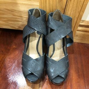 Chloe olive green pumps